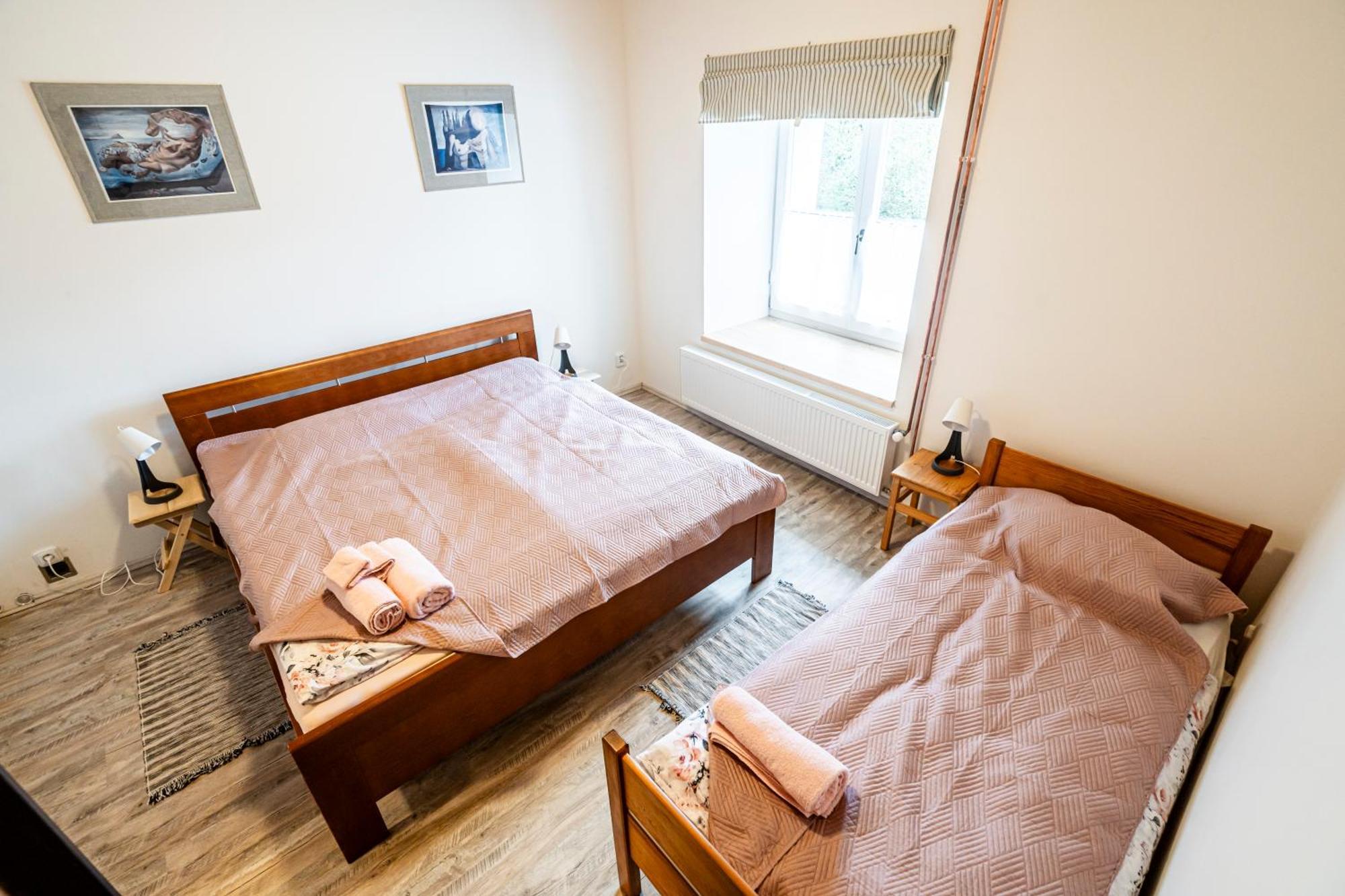 Appartement Dvur Dolenec à Rohoznice  Extérieur photo